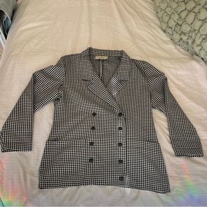 Women’s black and white houndstooth blazer